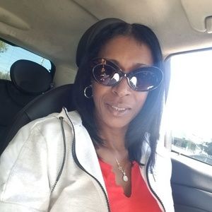 Meet your Posher, Pauline